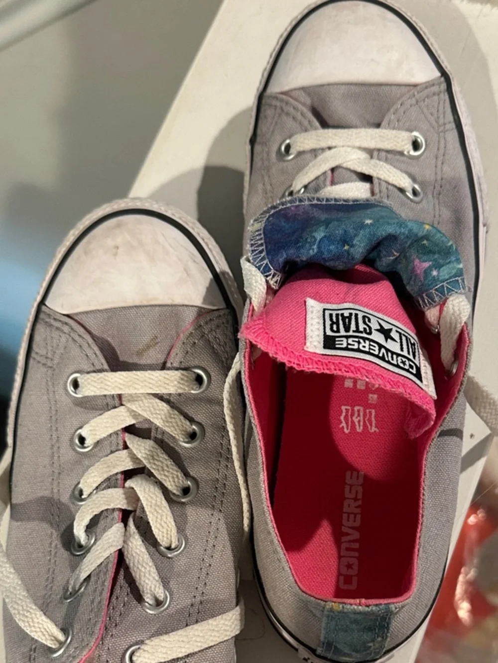 Converse Kids Low-Top Canvas Sneakers in Gray with Pink Insole